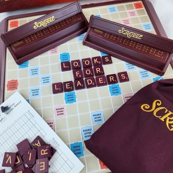 🩵Scrabble Deluxe Turntable Vintage 2001 Edition Word Game - Picture 6 of 12